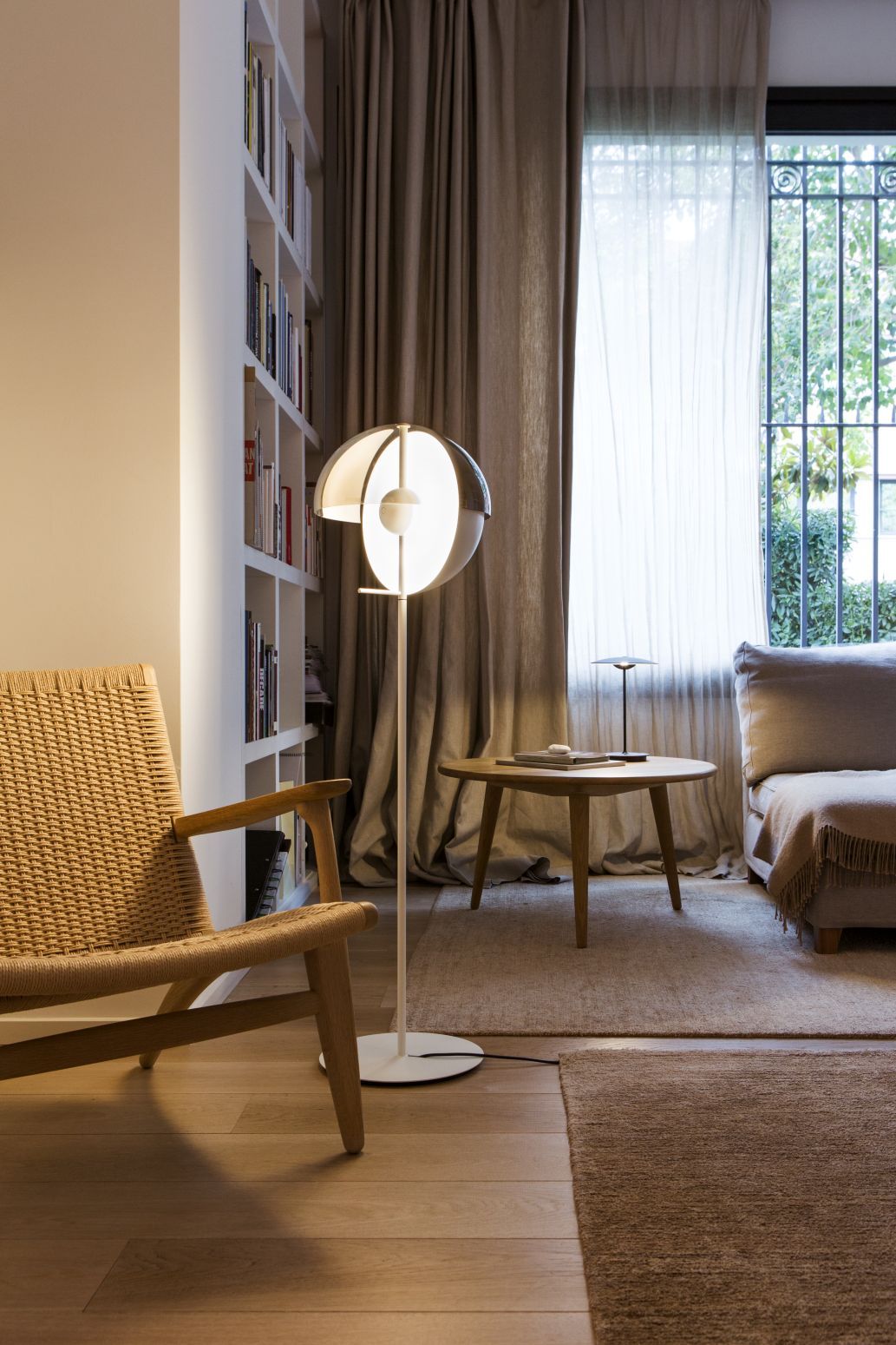Theia P Lampadaire noir Marset