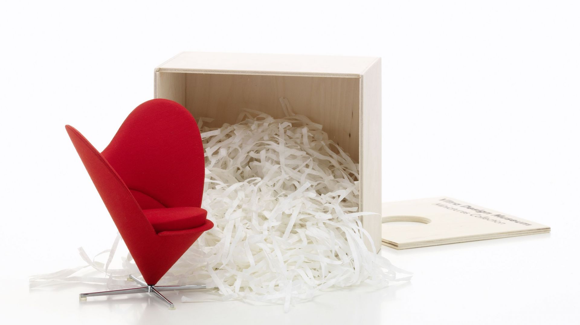 Heart-shaped cone chair [1959] Miniature chaise Vitra