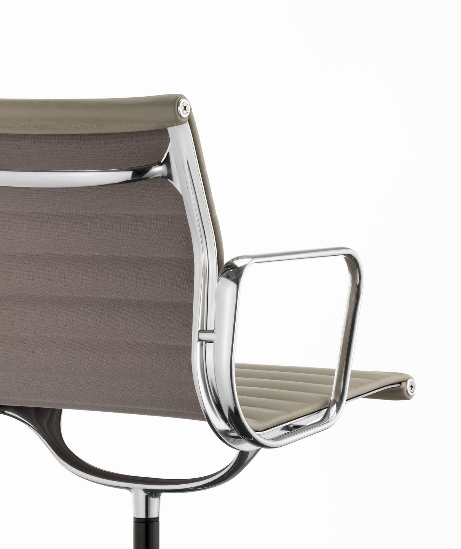 Aluminum Chair EA 104 / EA104 Chaise Vitra