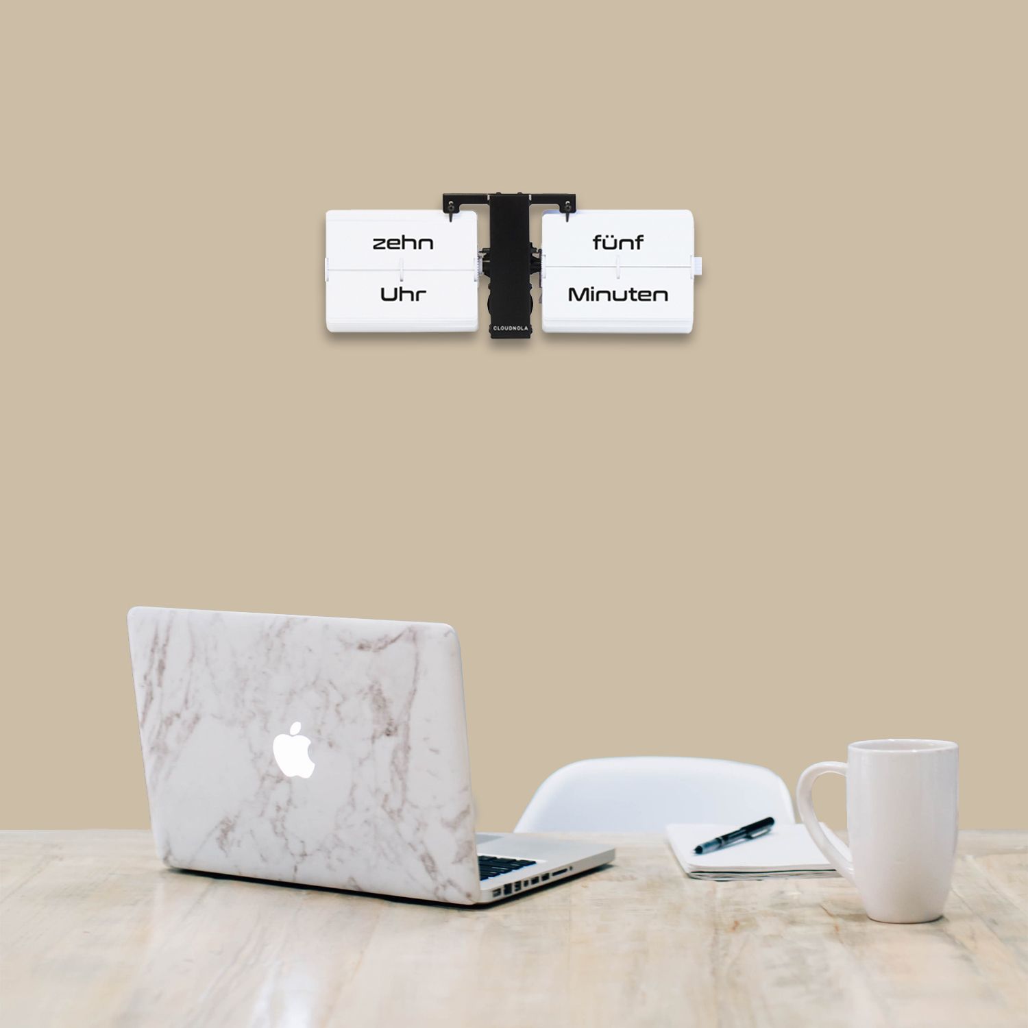 Flipping Out Text  Flip Clock Horloge murale / horloge de table Cloudnola