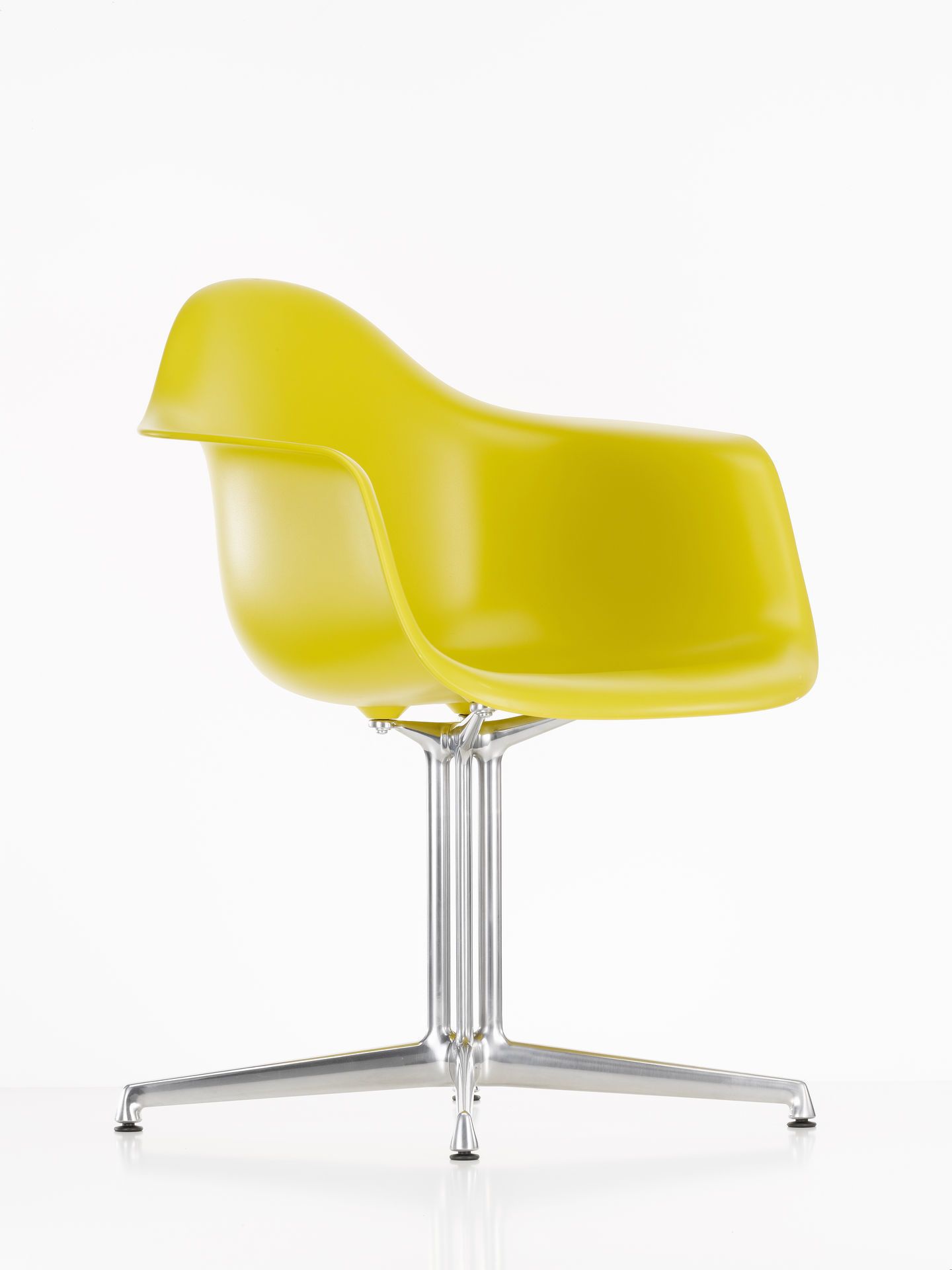 Eames Plastic Arm Chair DAL Chaise Vitra