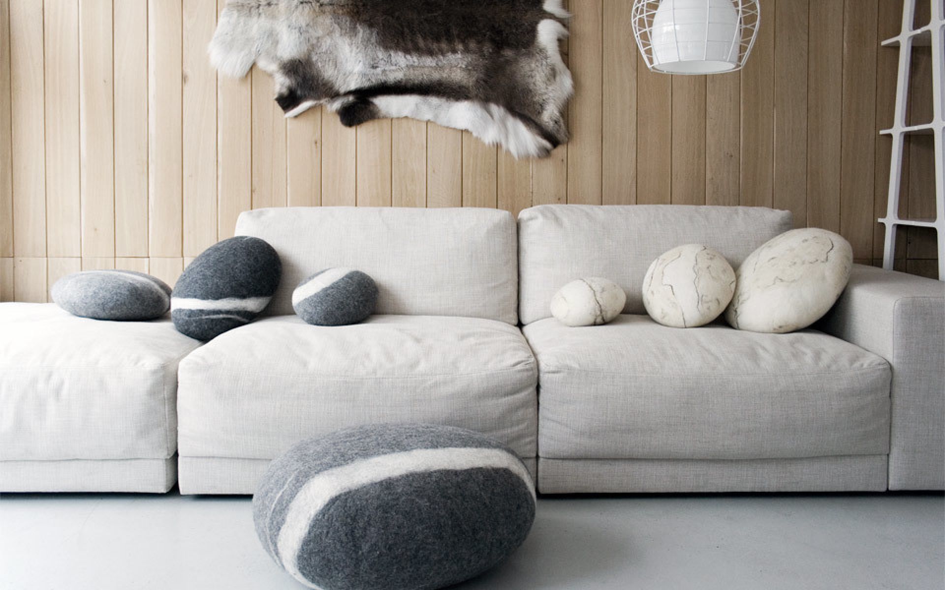 Stone Pillow Coussin en feutrine gris fonce Fivetimesone OFFRE SPECIALE