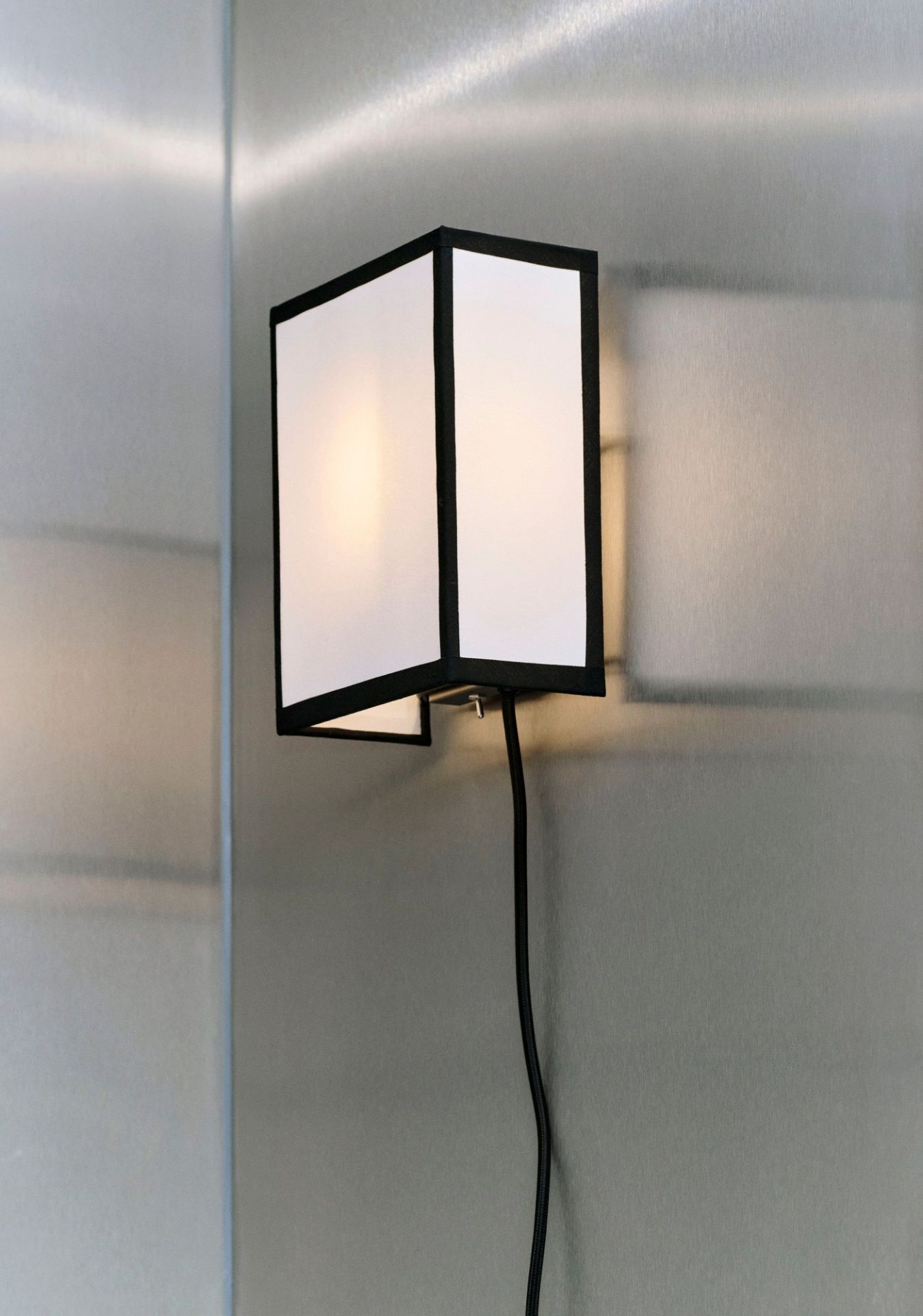 Ava Square Wall Lamp Applique murale Hay