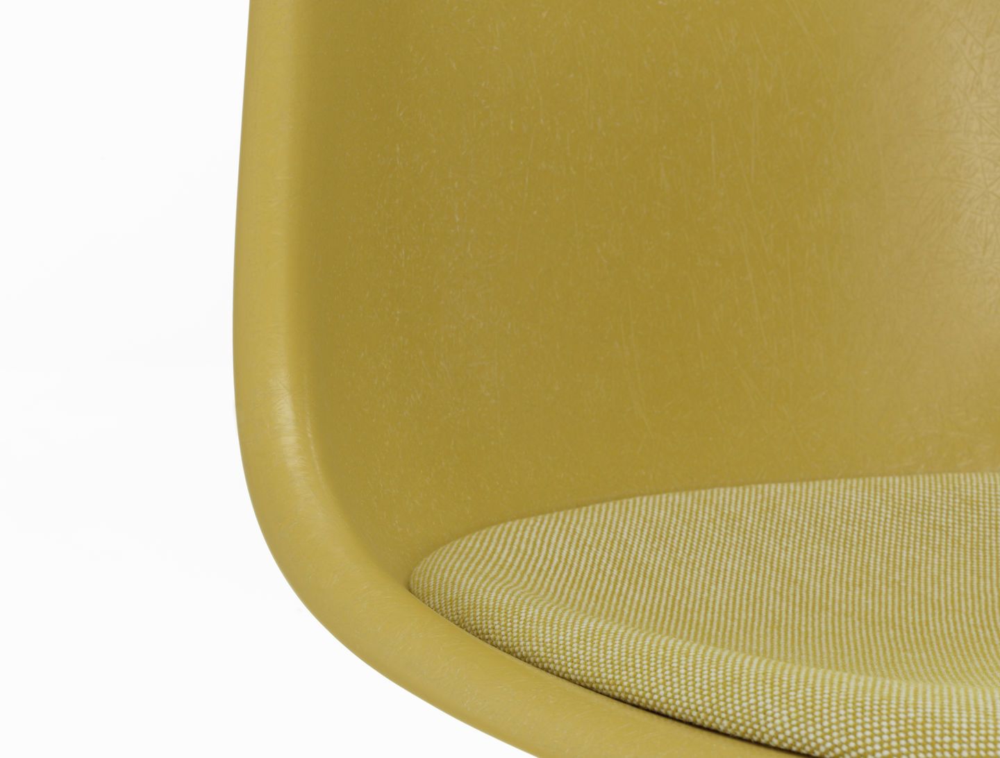 Eames Fiberglass Chair DSR chaise avec coussin d'assise Vitra