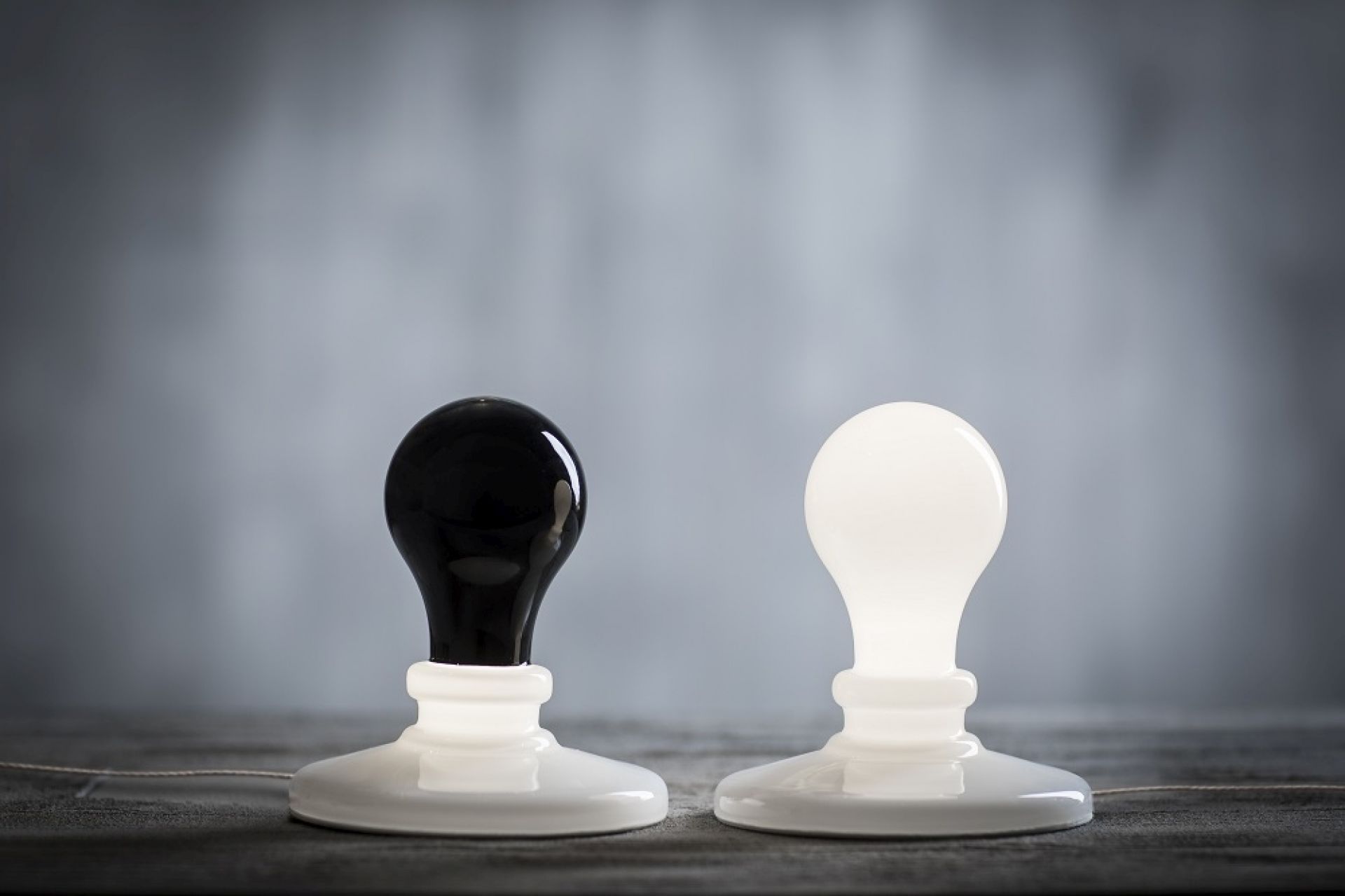 Light Bulb Tavolo LED Lampe de table Foscarini