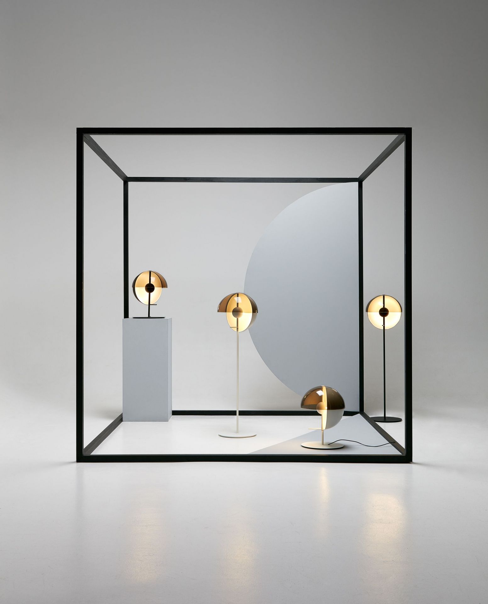 Theia P Lampadaire noir Marset