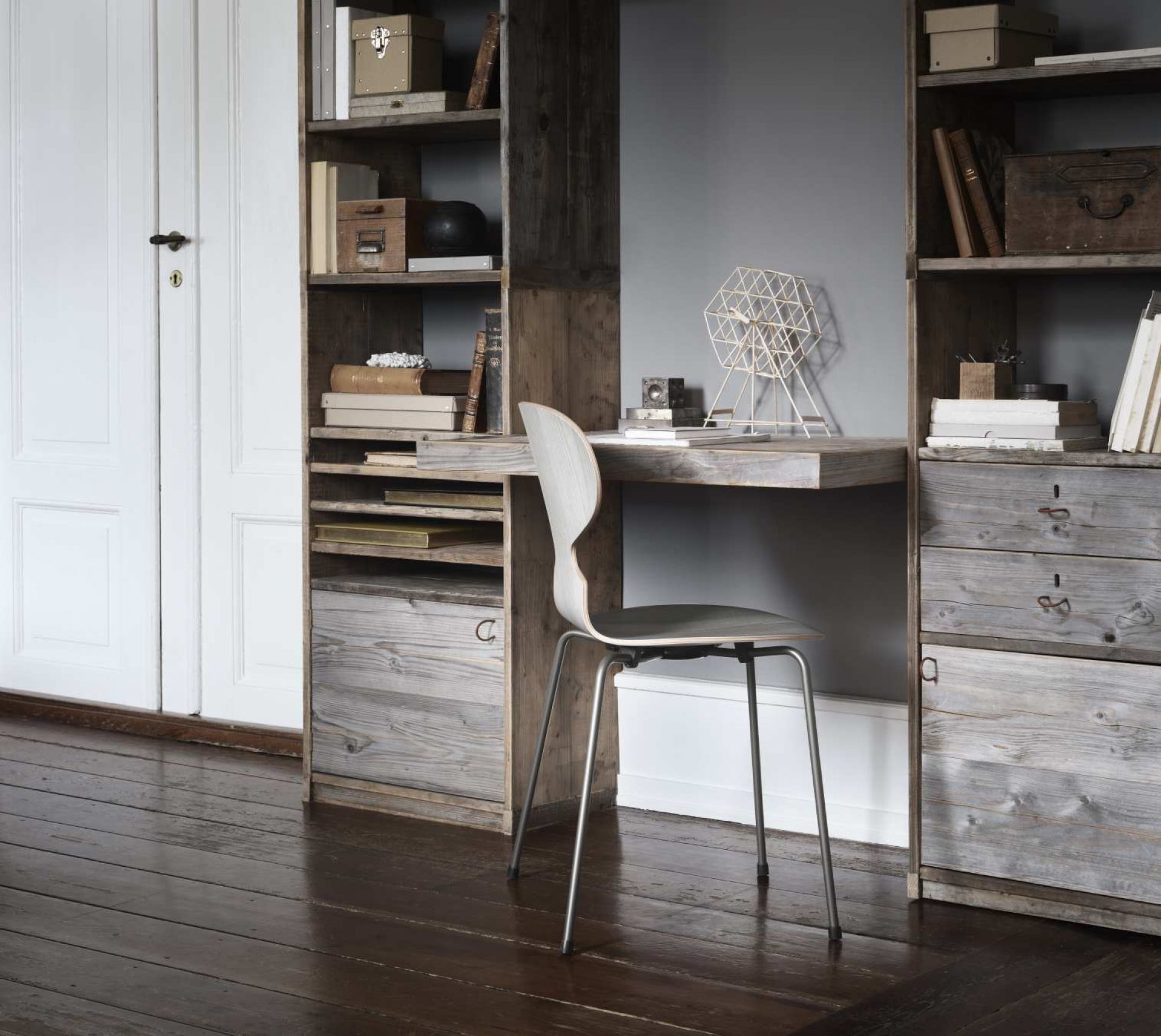 La chaise La Fourmi  3101 Cadre à 4 pieds Fritz Hansen 