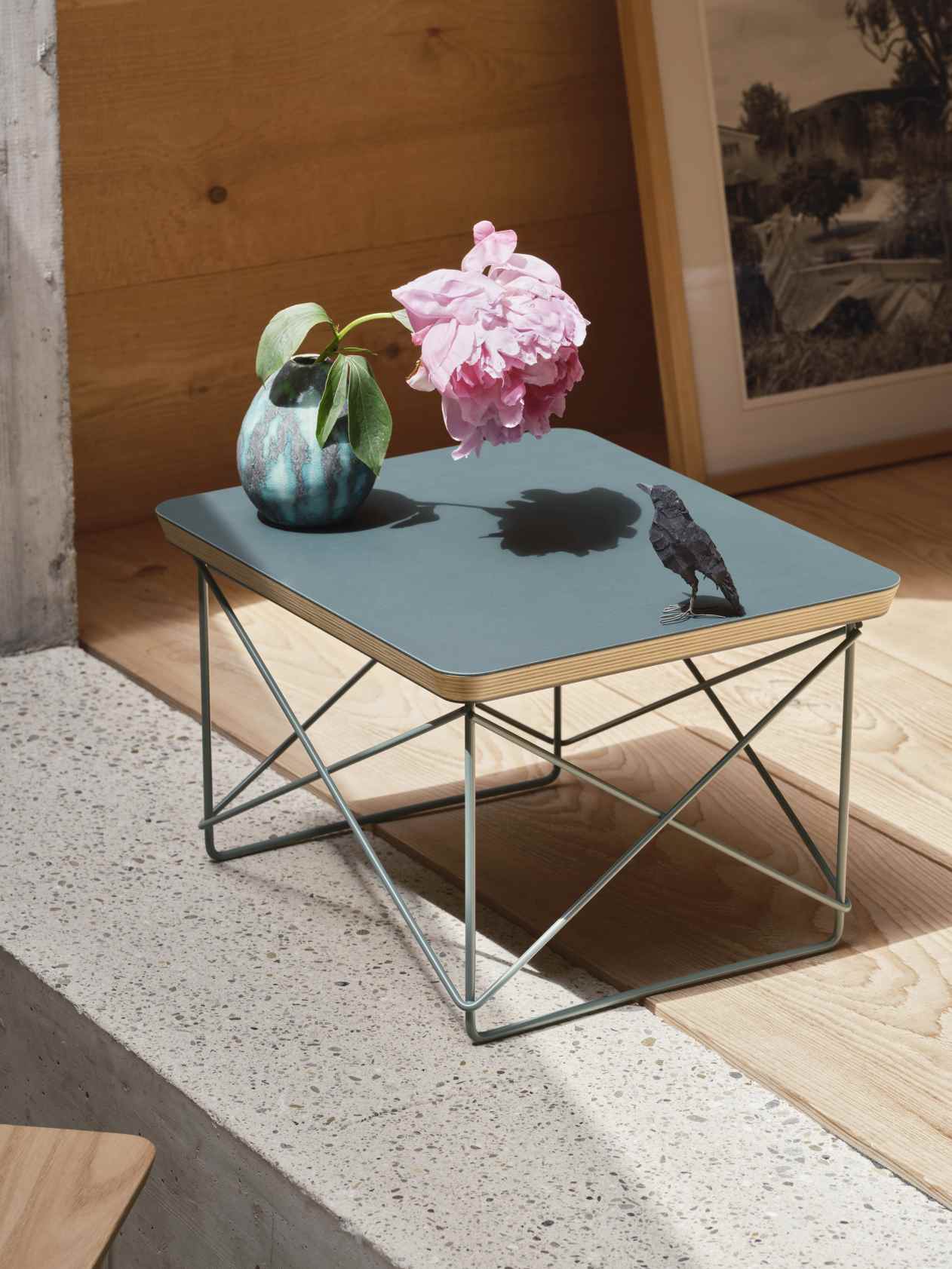 Occasional Table LTR Table d'appoint Linoléum Smoke blue Vitra 