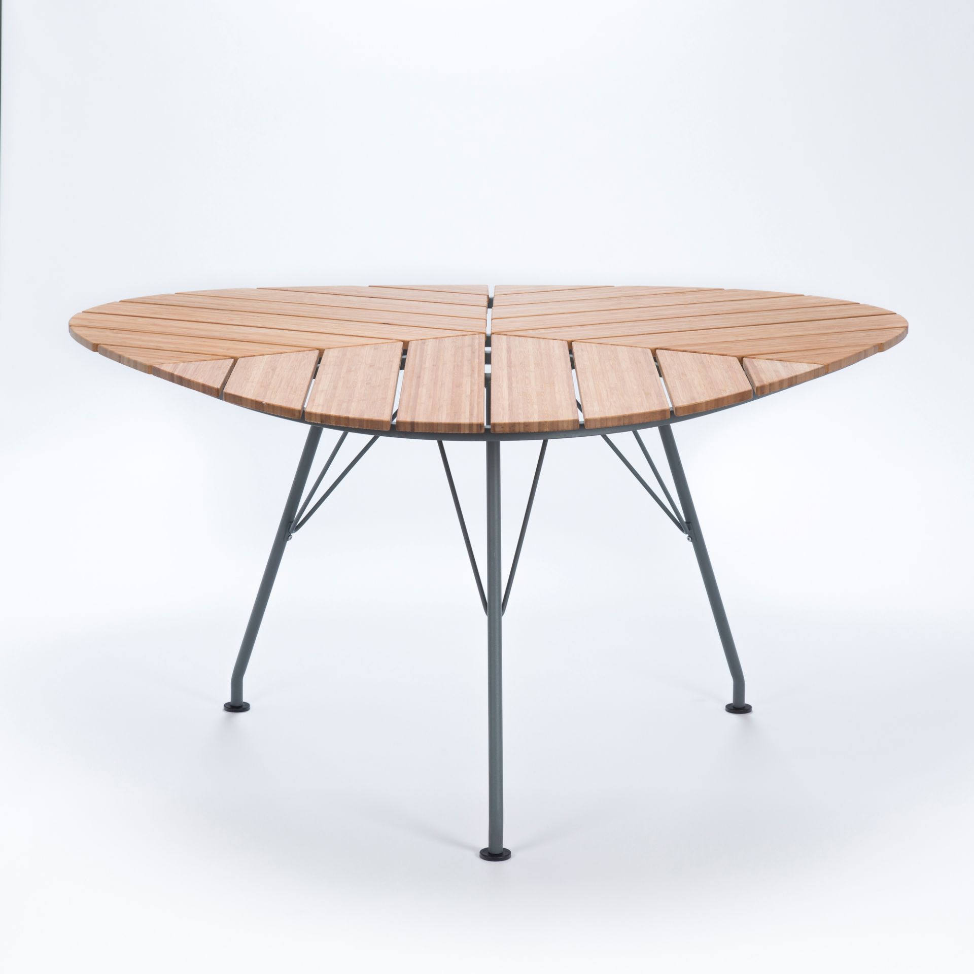 Leaf Outdoor Dining table Table à manger Houe