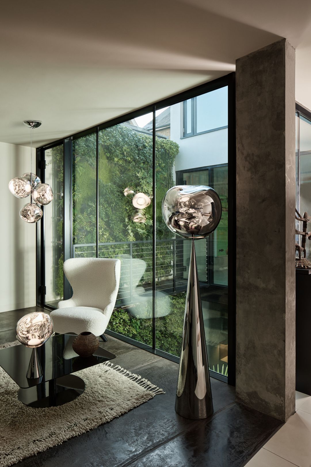 Melt Cone Fat Lampe de table argent - opale Tom Dixon