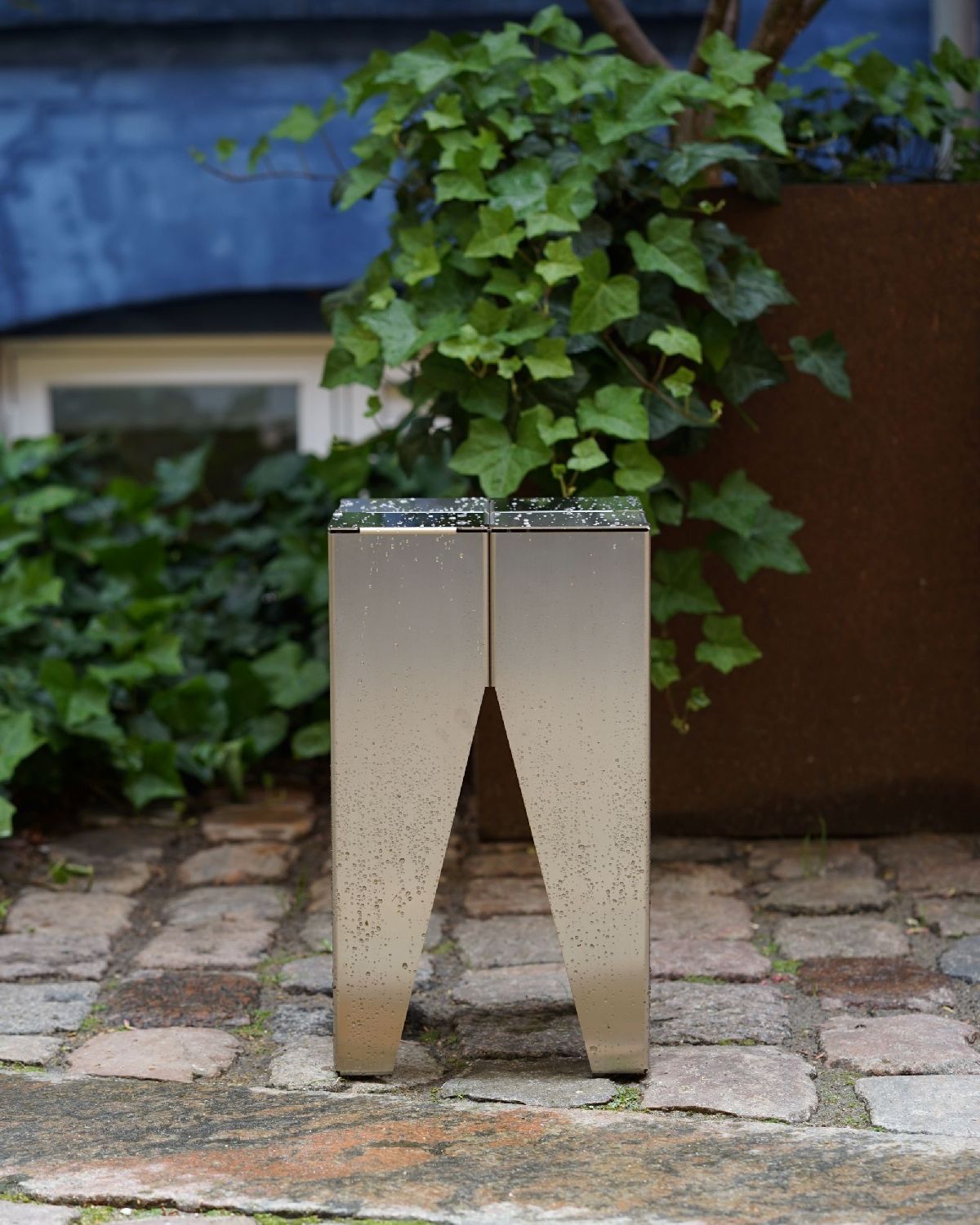 Tabouret/petite table « Backenzahn » en acier e15