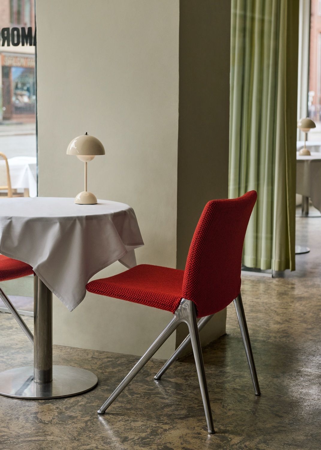 Flowerpot VP9 Portable Lampe à batterie / Lampe de table avec USB AndTradition