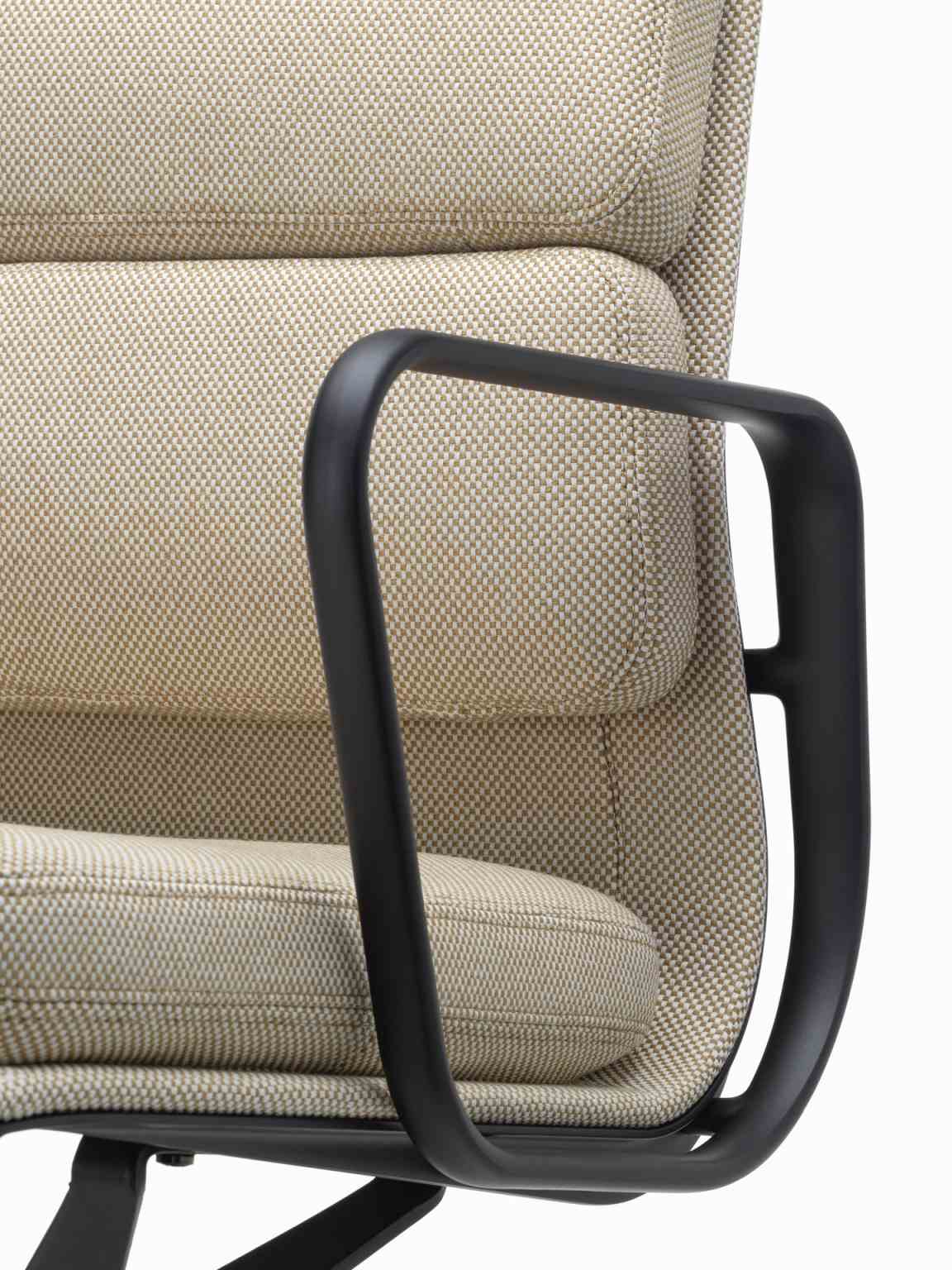 Soft Pad Chair EA 231 / EA231 Chaise Vitra