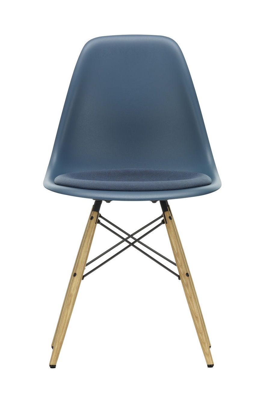 Eames Plastic Side Chair DSW chaise avec coussin d'assise Vitra