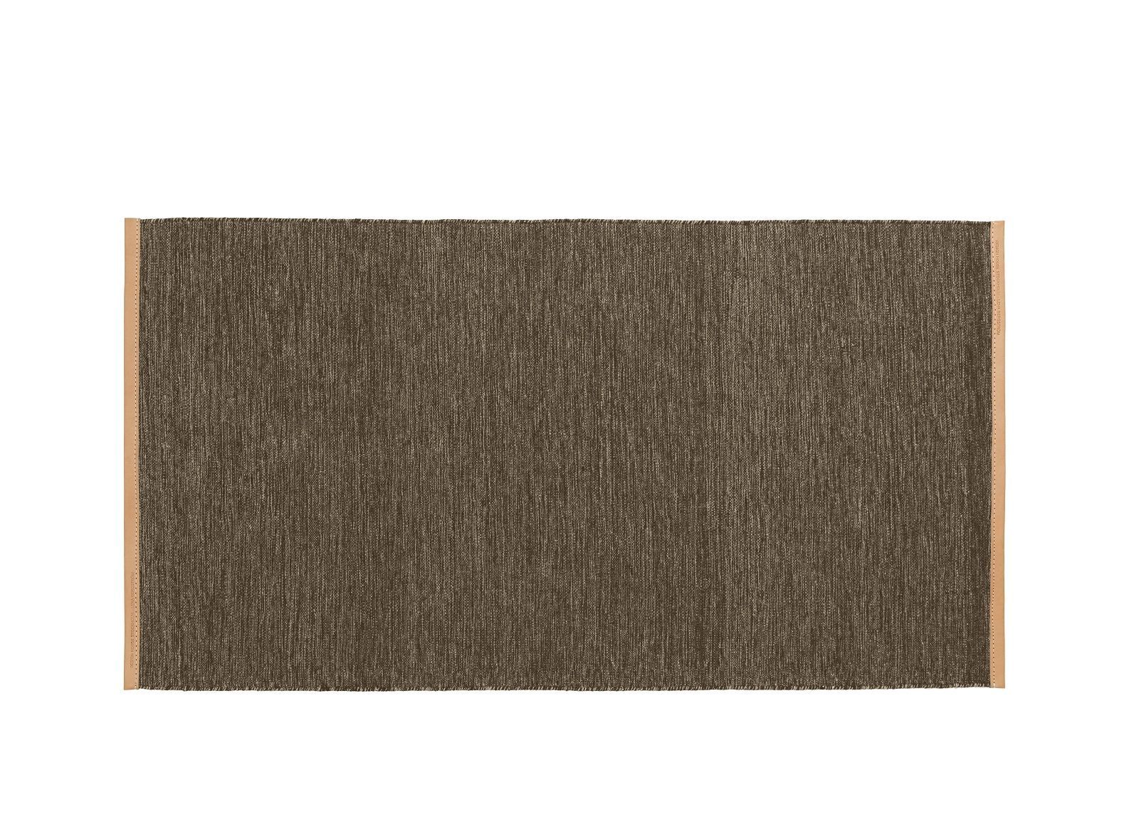 Björk Teppich von Design House Stockholm, brauner Wollteppich mit Lederdetails, modernes Wohnaccessoire.