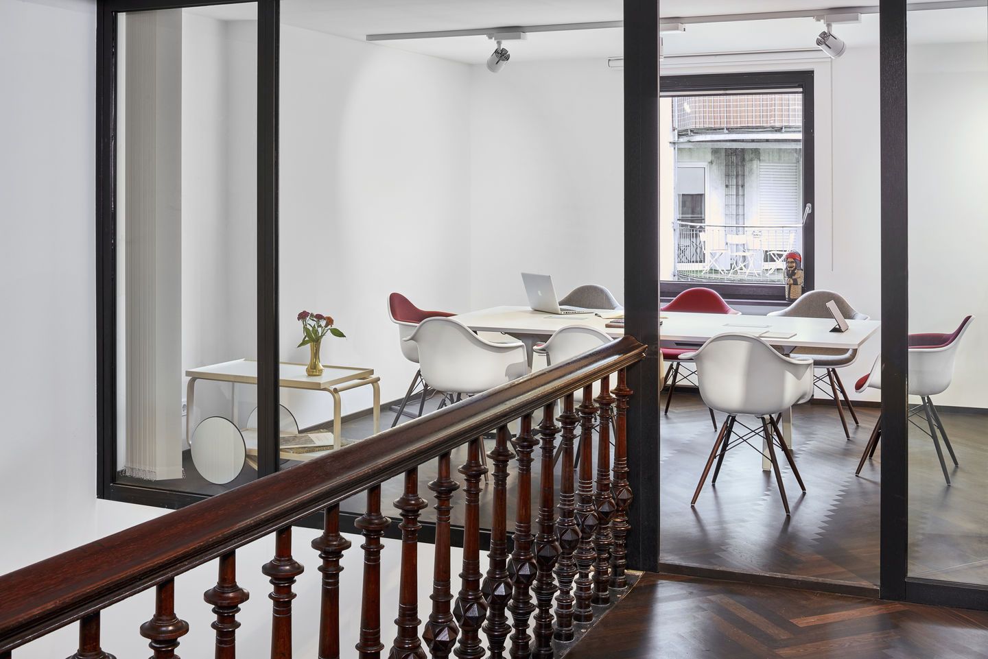 Eames Plastic Arm Chair DAW Chaise entièrement rembourrée Vitra