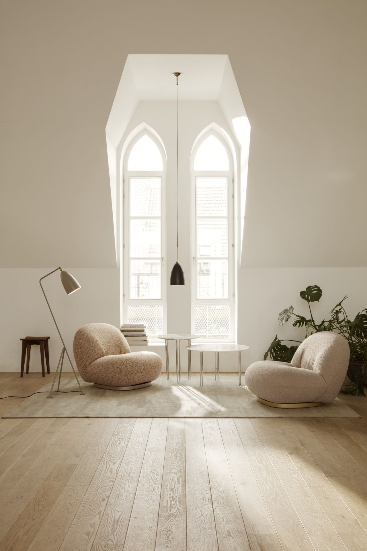 Gräshoppa / Grashoppa lampadaire Gubi