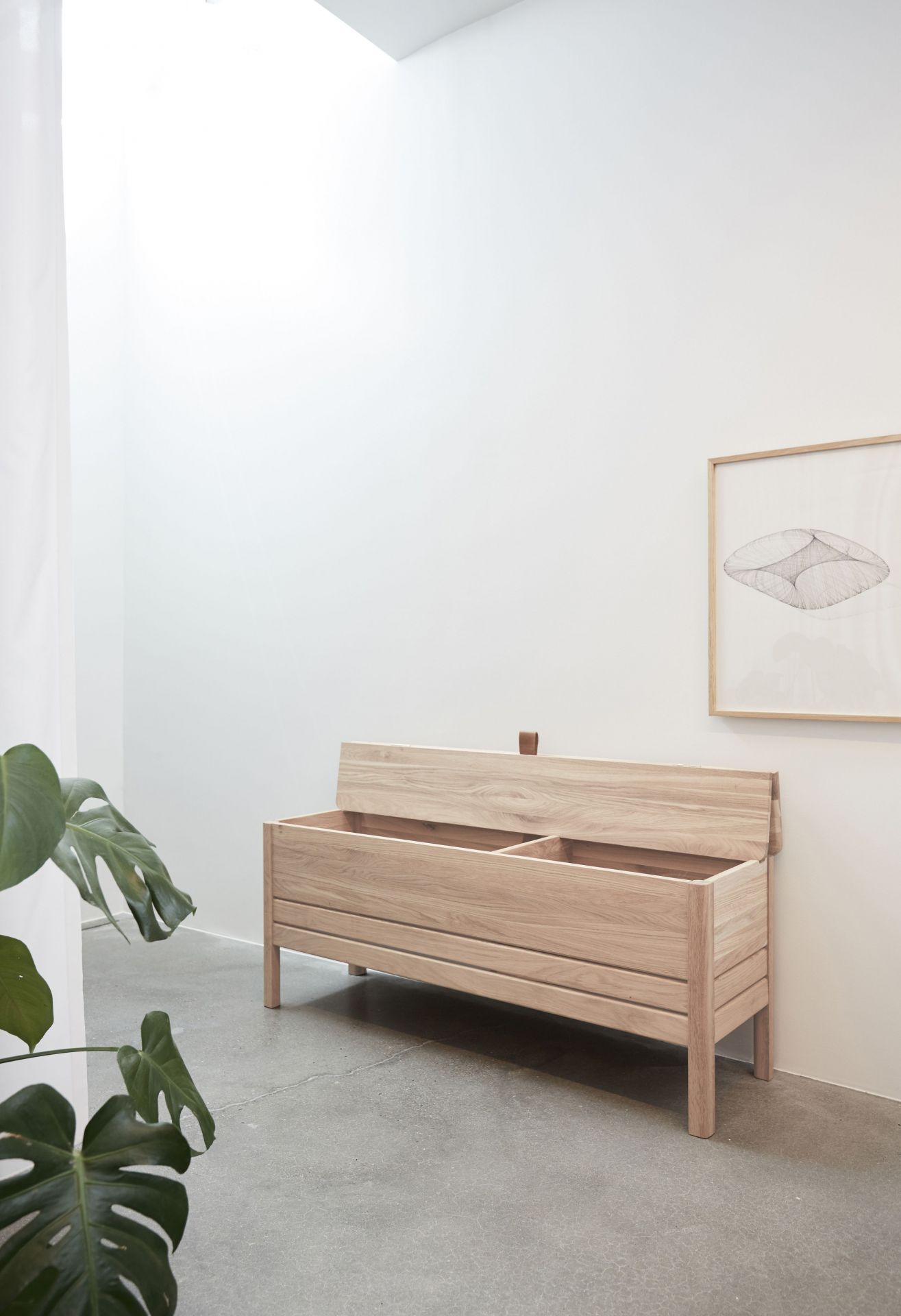 A Line Banc coffre 111 en chêne blanc huilé Form & Refine