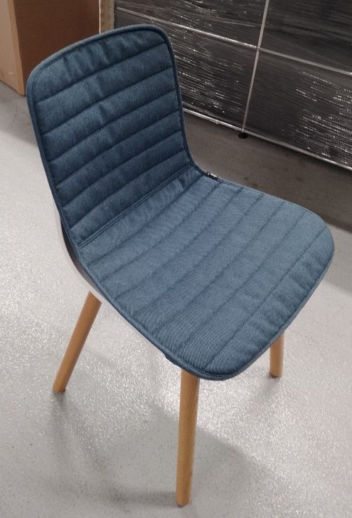 Hal Wood Entièrement rembourré CHÊNE NATURE / HAUT DE GAMME PLANO NERO/BLEU GLACE Vitra OFFRE SPECIALE