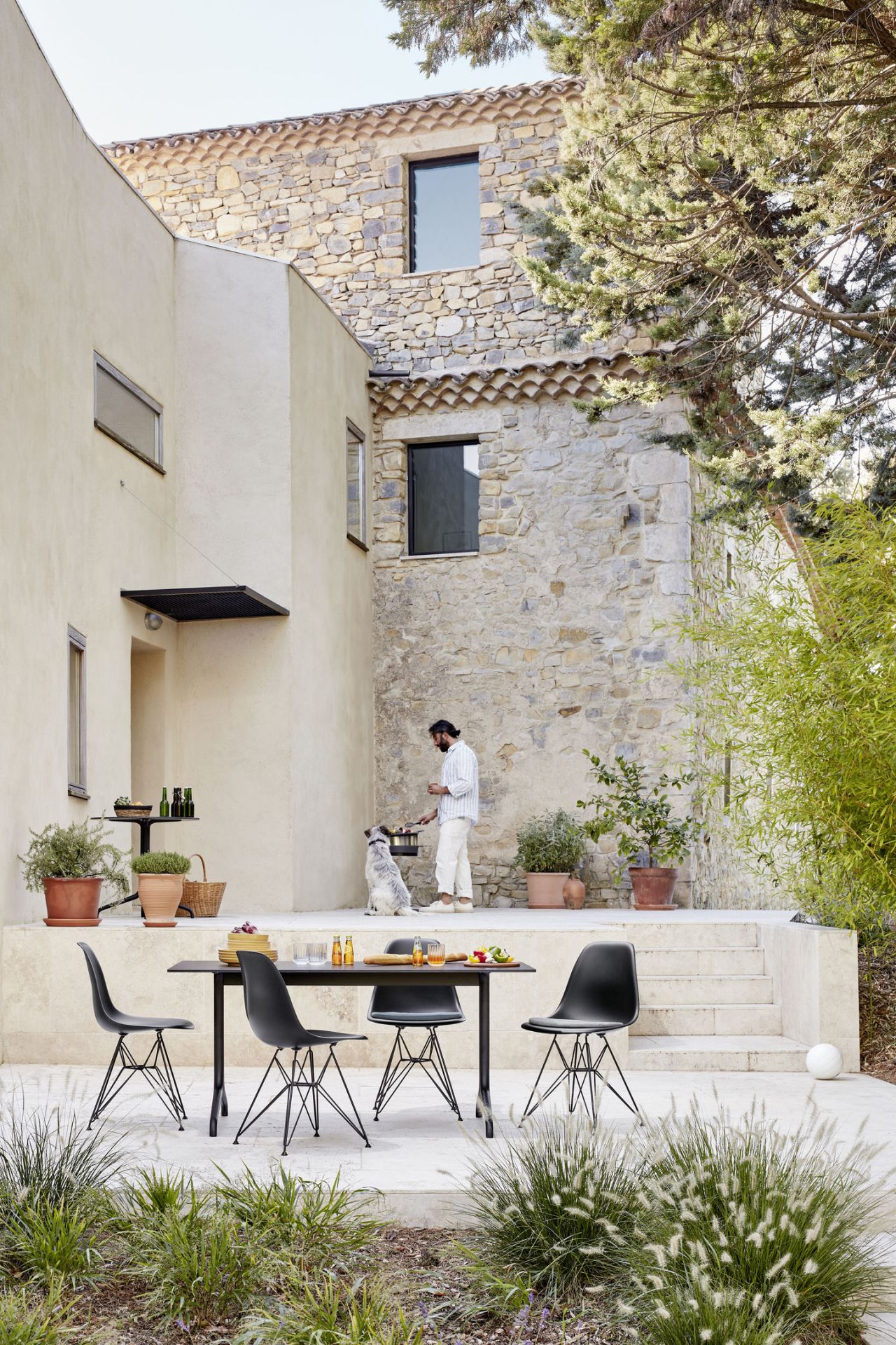 Eames Plastic Side Chair DSR chaise avec coussin d'assise Vitra
