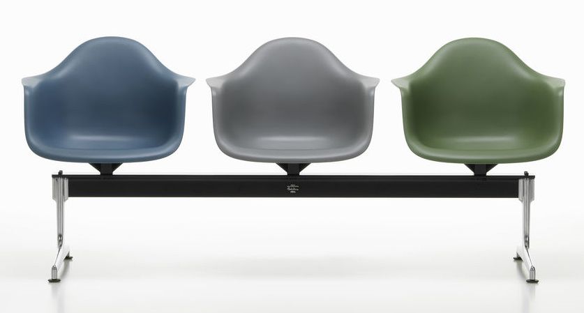 Eames Plastic Armchair RE sur traverse Vitra