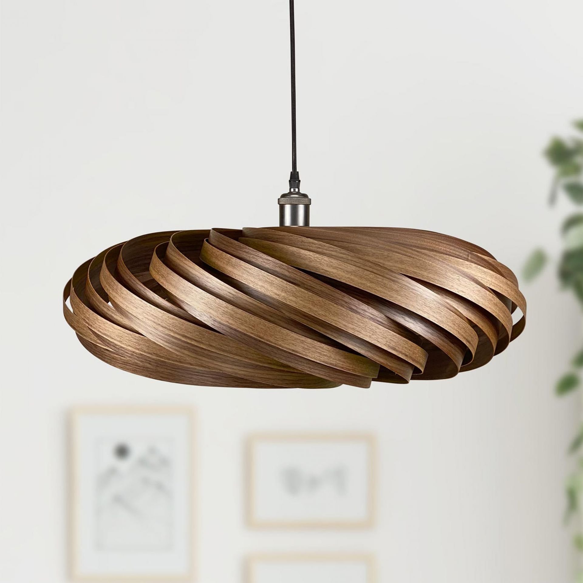 Veneria Hängeleuchte aus Nussbaumholz, moderne Pendelleuchte für Wohnzimmer und Esszimmer, spiralförmiges Design.