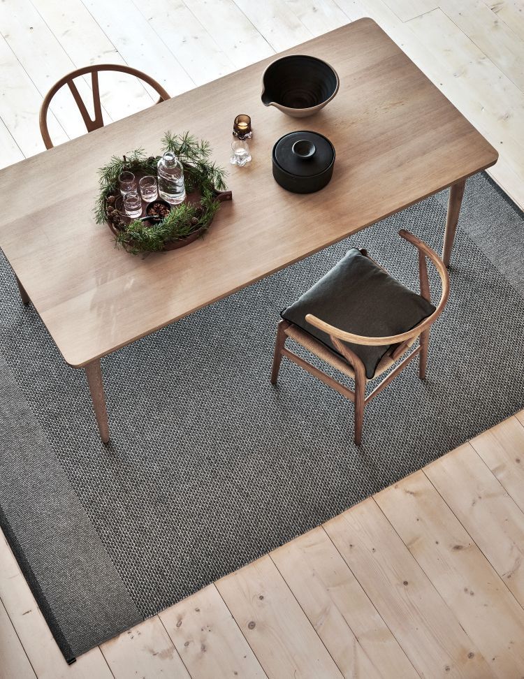 Tapis Edit 60 x 85 cm BLEU PAUVRES / BLEU FUMÉ / STONE Pappelina OFFRE SPECIALE