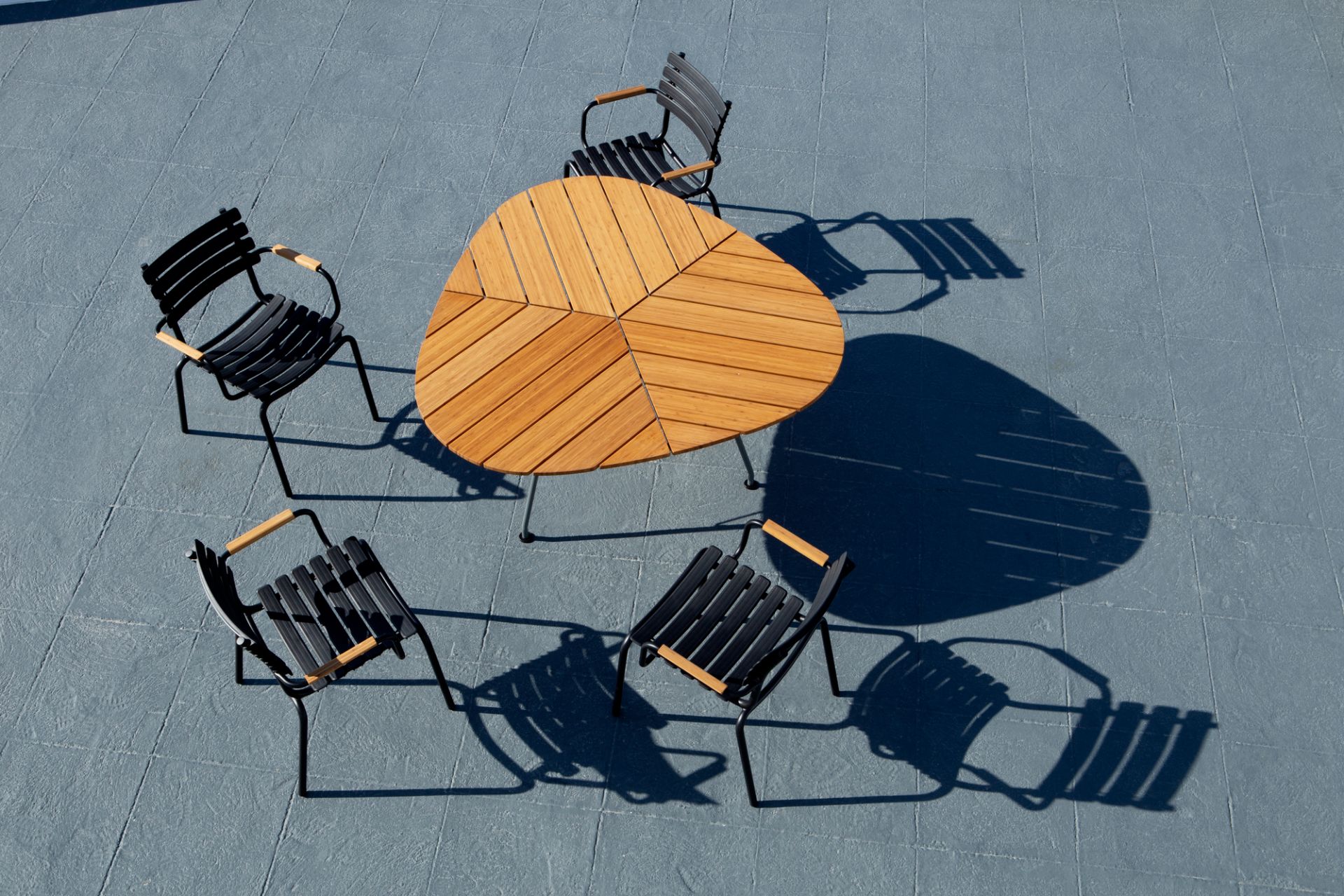 Leaf Outdoor Dining table Table à manger Houe