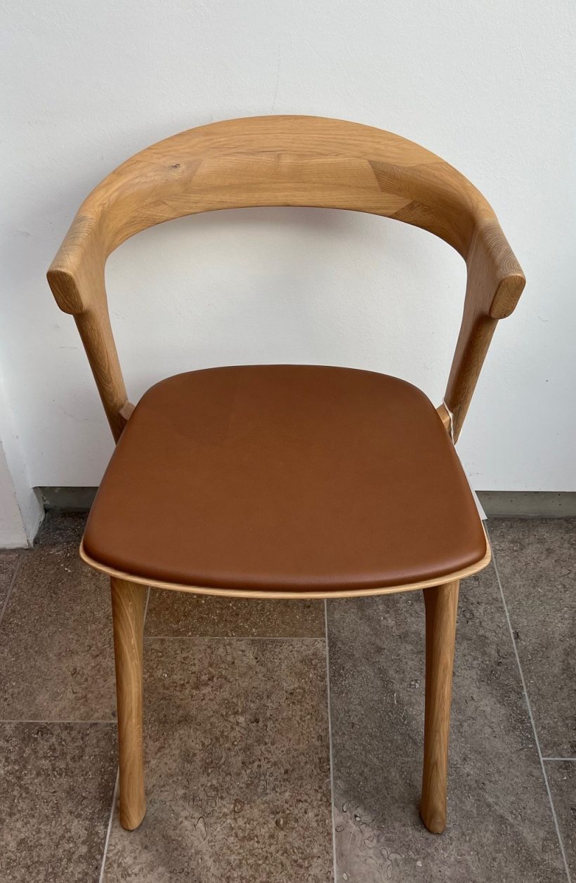 Chaise Bok chêne laqué - cuir Sienna Ethnicraft PIÈCE D'EXPOSITION