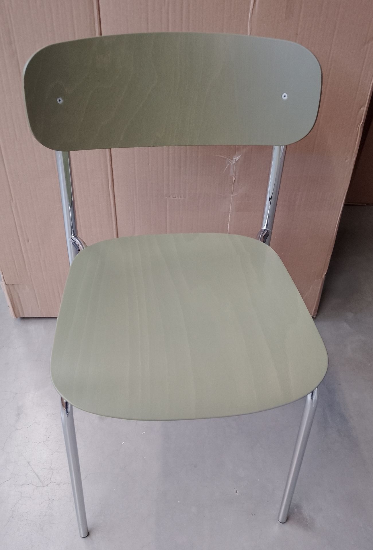 S 243 / S243 chaise en acier tubulaire VERT OLIVE Thonet OFFRE SPECIALE