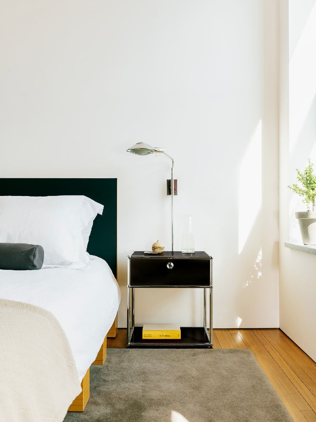 USM Haller Table de chevet avec compartiment ouvert M54 Blanc pur