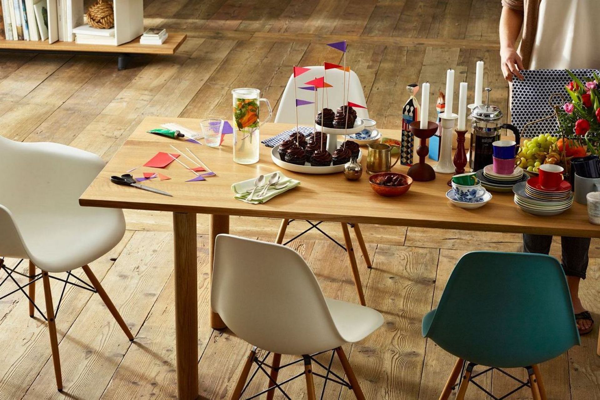 Eames Plastic Arm Chair DAW Stuhl Vitra - QUICK SHIP-Ahorn gelblich-Ocean Eames Plastic Arm Chair DAW Stuhl Vitra - QUICK SHIP-Ahorn gelblich-Ocean
