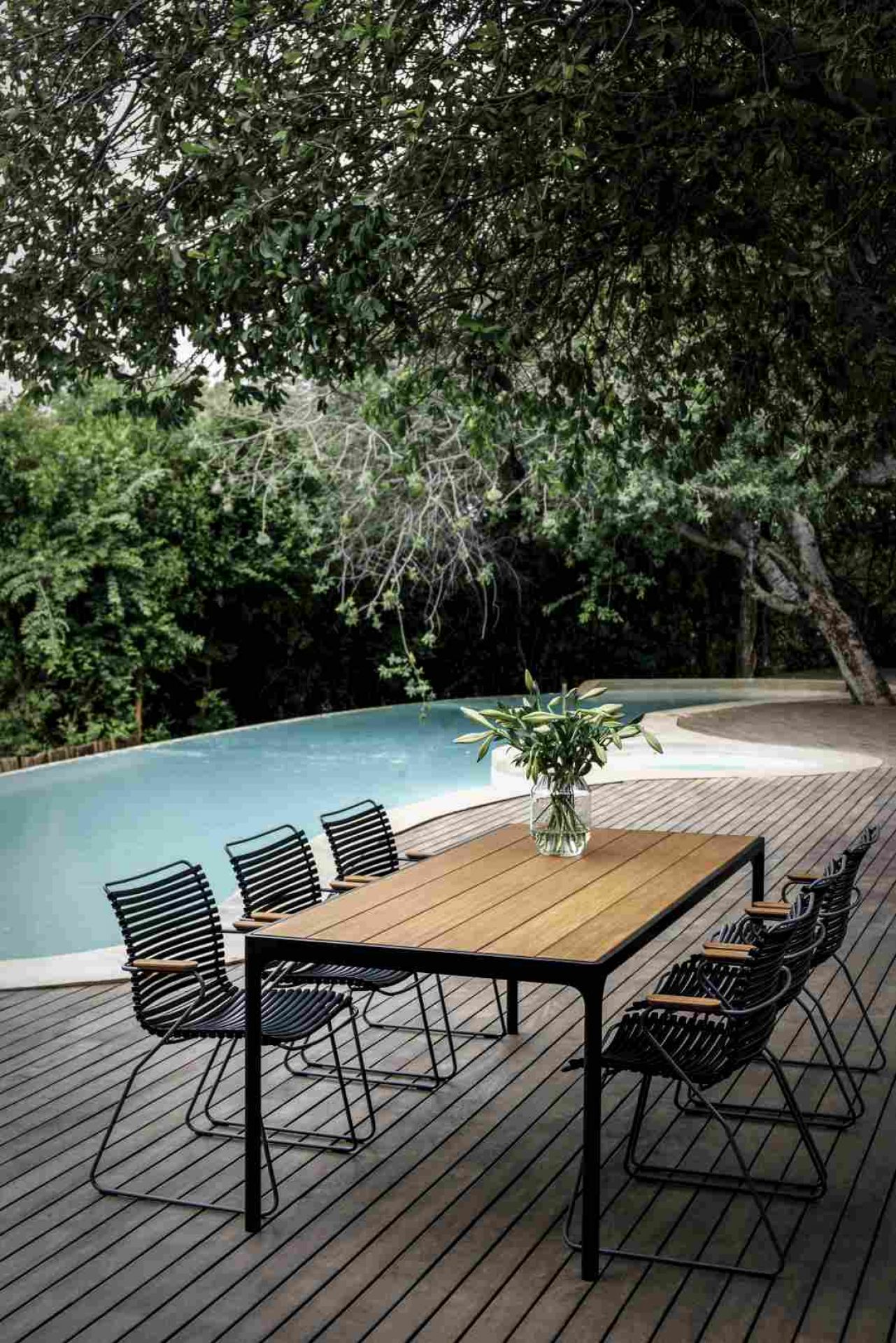 Four Dining table Outdoor Table à manger Houe