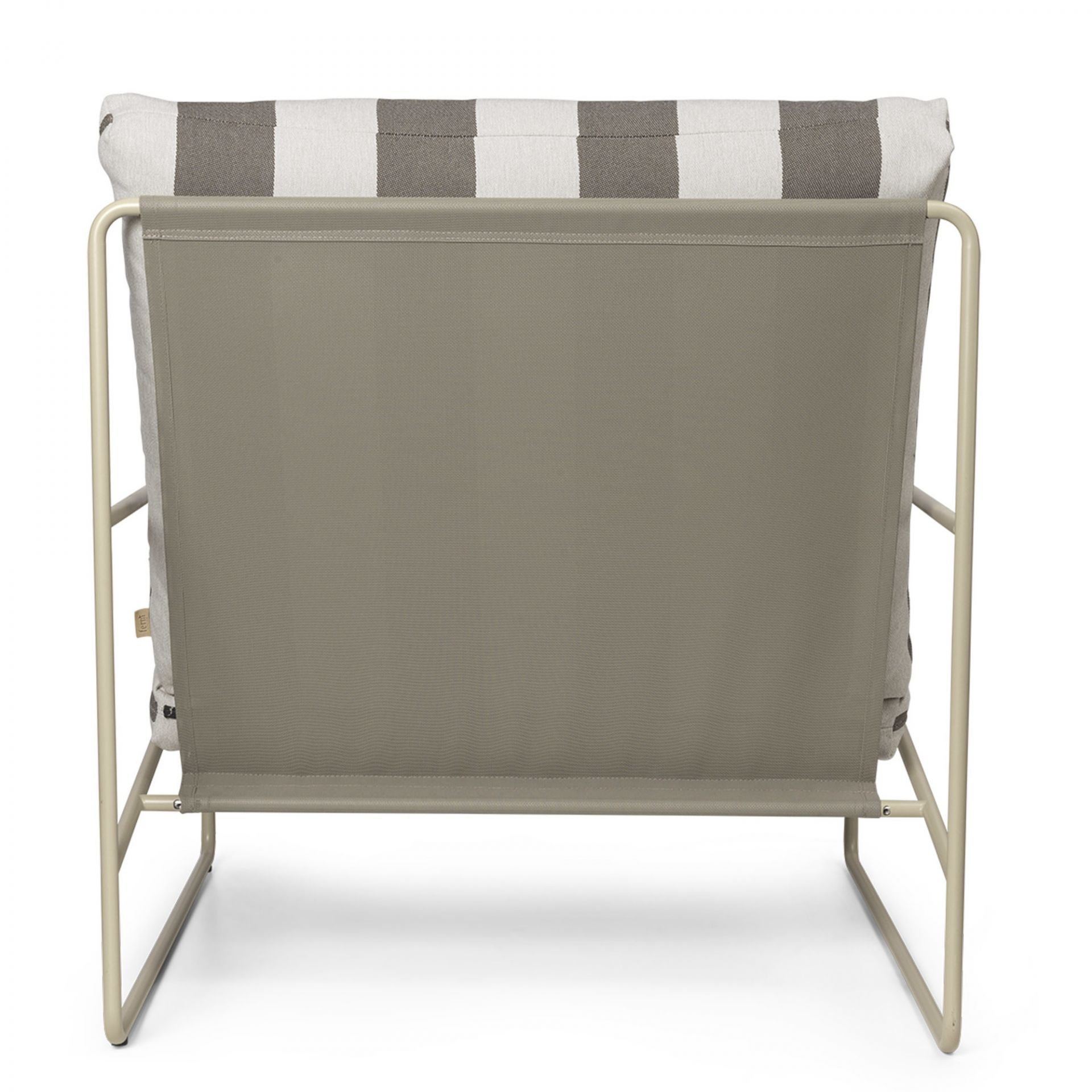Desert Fauteuil 1 place Outdoor Stripes Structure Cashmere Ferm Living Rückansicht des Desert Outdoor Sessels von Ferm Living mit Streifenmuster und Cashmere-Gestell.