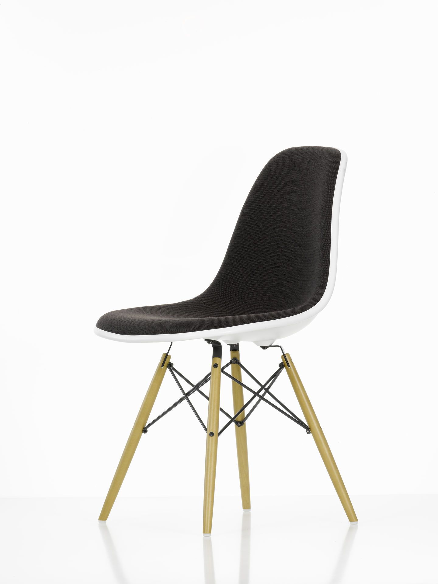 Eames Plastic Side Chair DSW chaise entièrement rembourrée Vitra