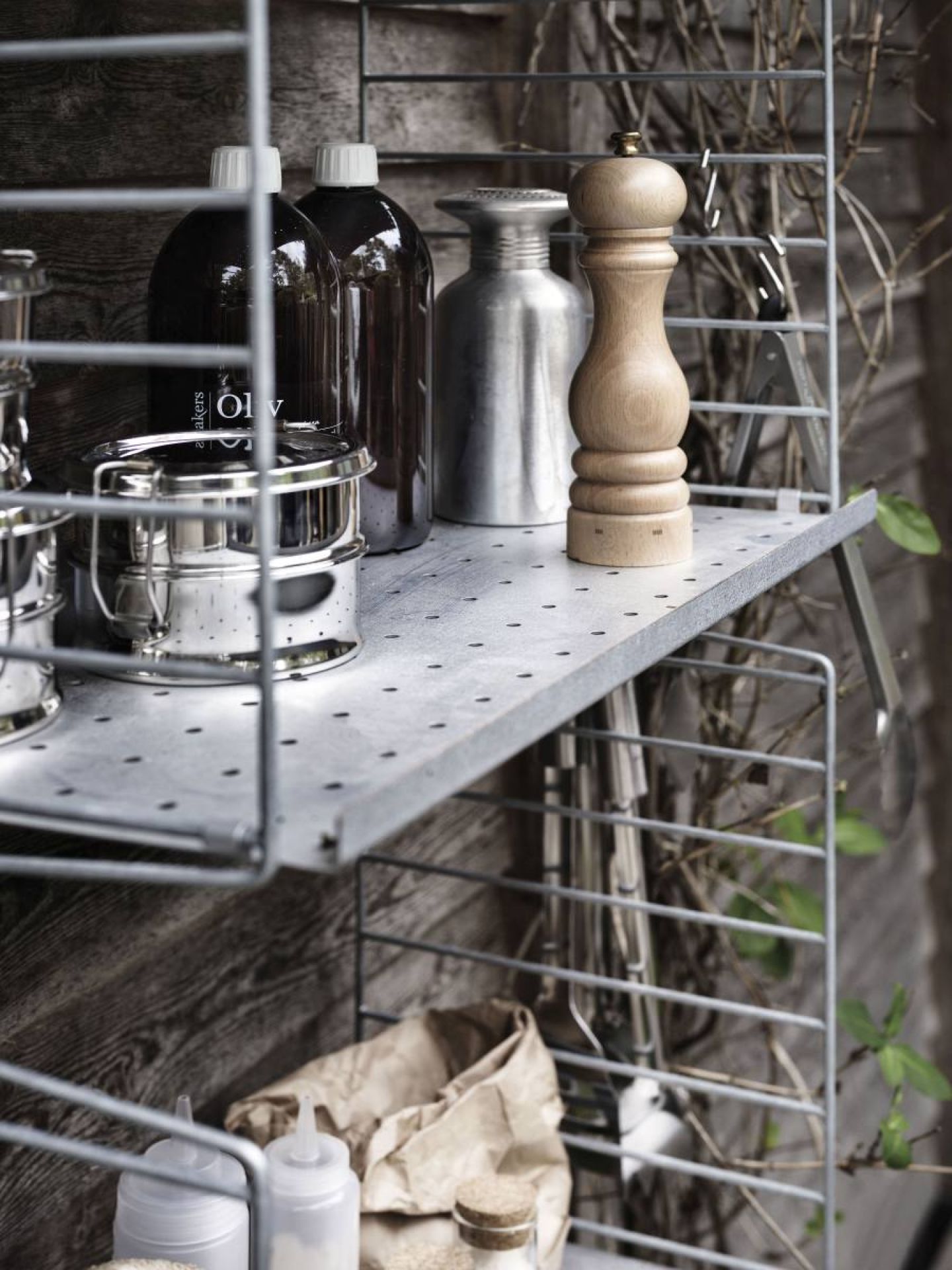 Système d'étagères à cordes pour l'extérieur A String Furniture