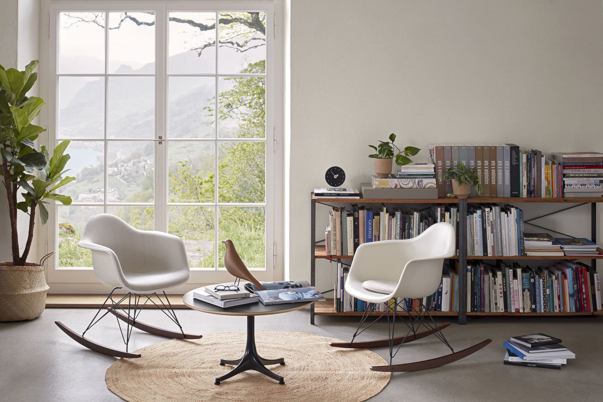 Eames Plastic Arm Rocking Chair chaise à bascule RAR Vitra Érable sombre - Noir - Deep black