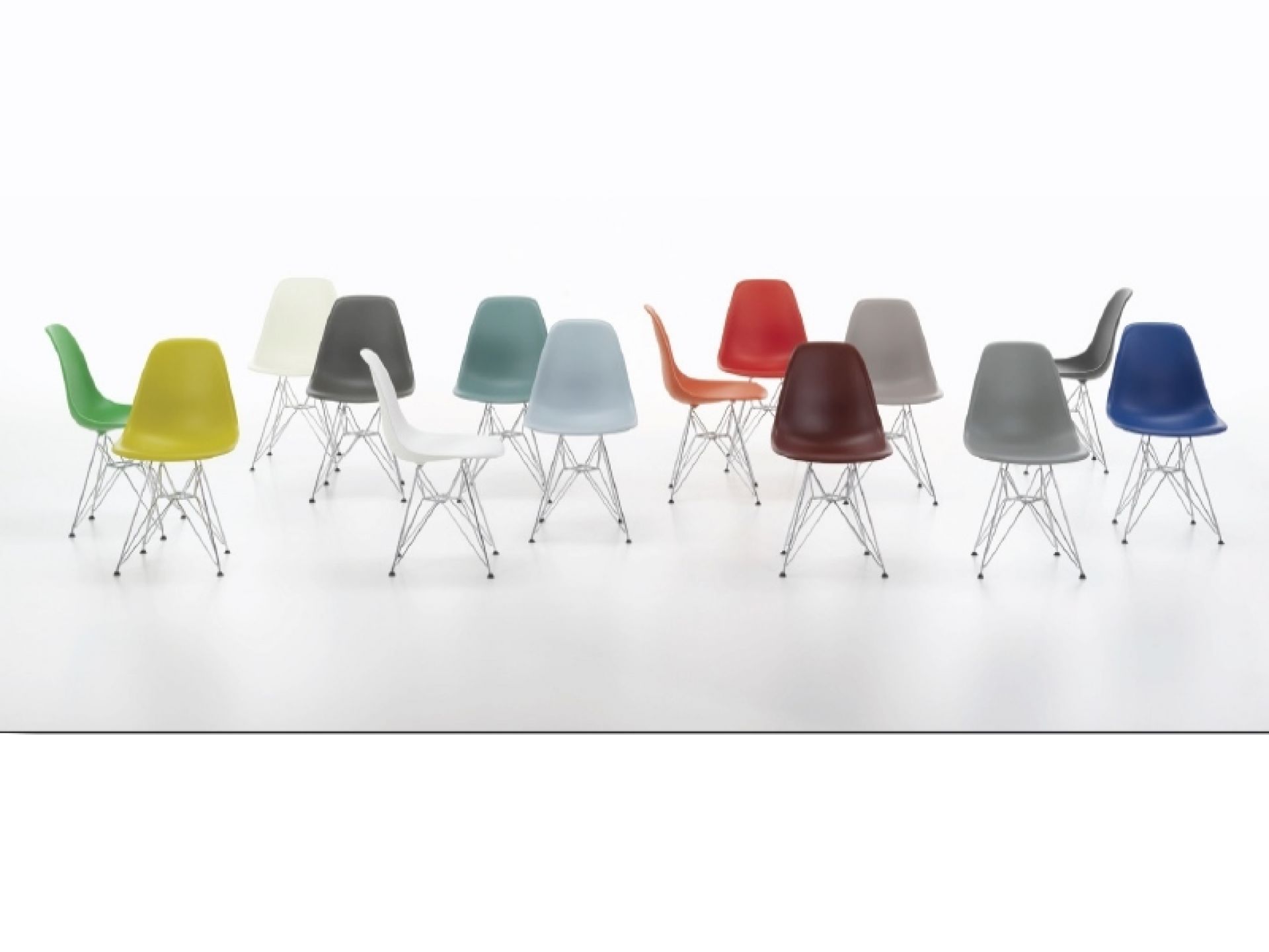 Eames Plastic Side Chair DSR Stuhl Vitra-Classic rot-Basic dark Eames Plastic Side Chair DSR Stuhl Vitra-Classic rot-Basic dark