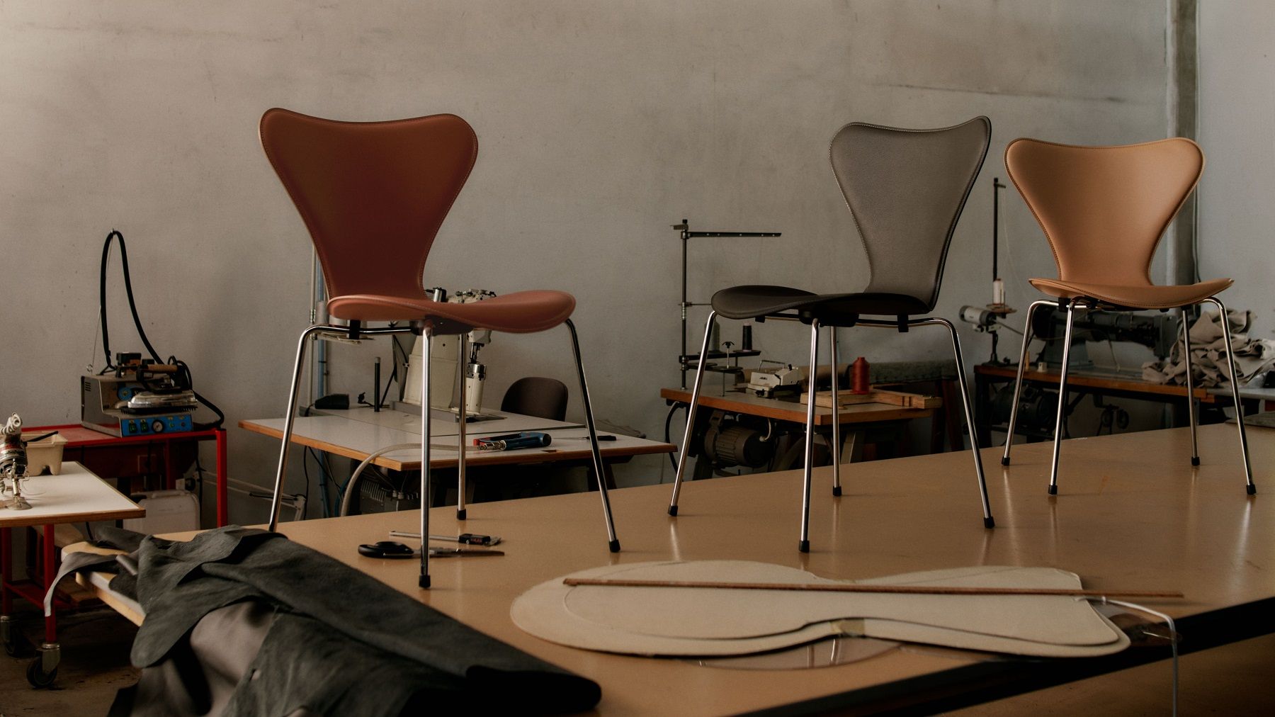 Sept / Série 3107 Tailored Chaise Fritz Hansen