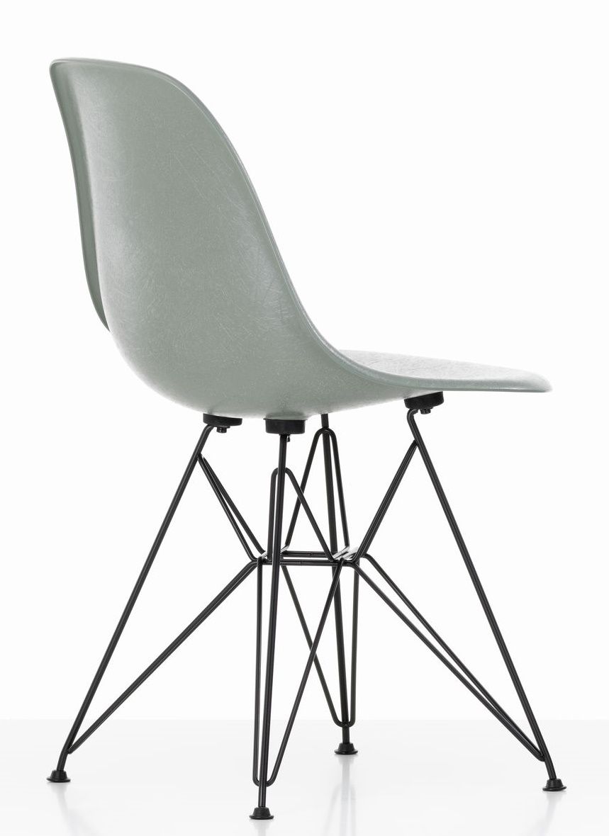 Eames Fiberglass Chair DSR chaise Vitra