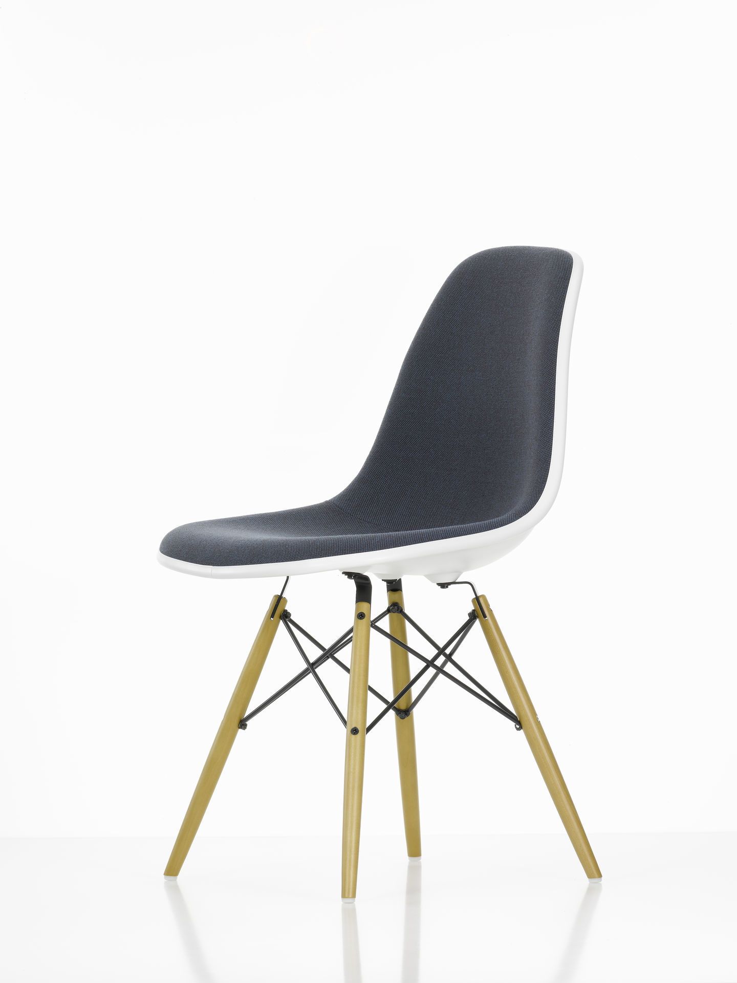 Eames Plastic Side Chair DSW chaise entièrement rembourrée Vitra