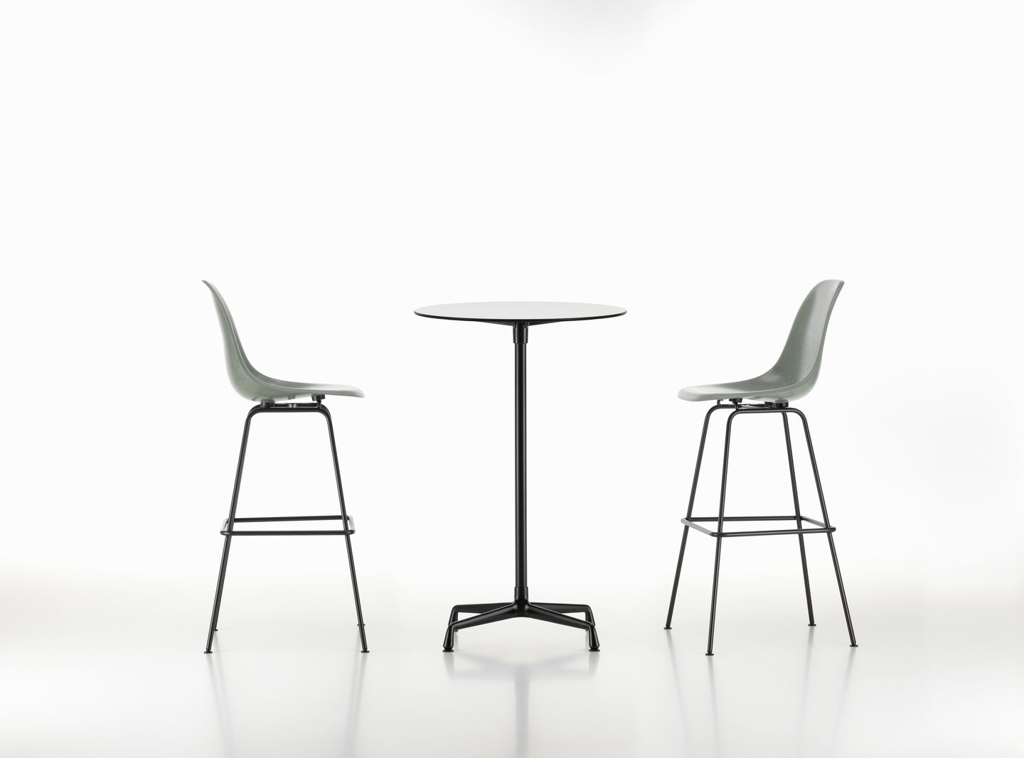 Eames Plastic Bar Stool Tabouret de bar moyen Vitra