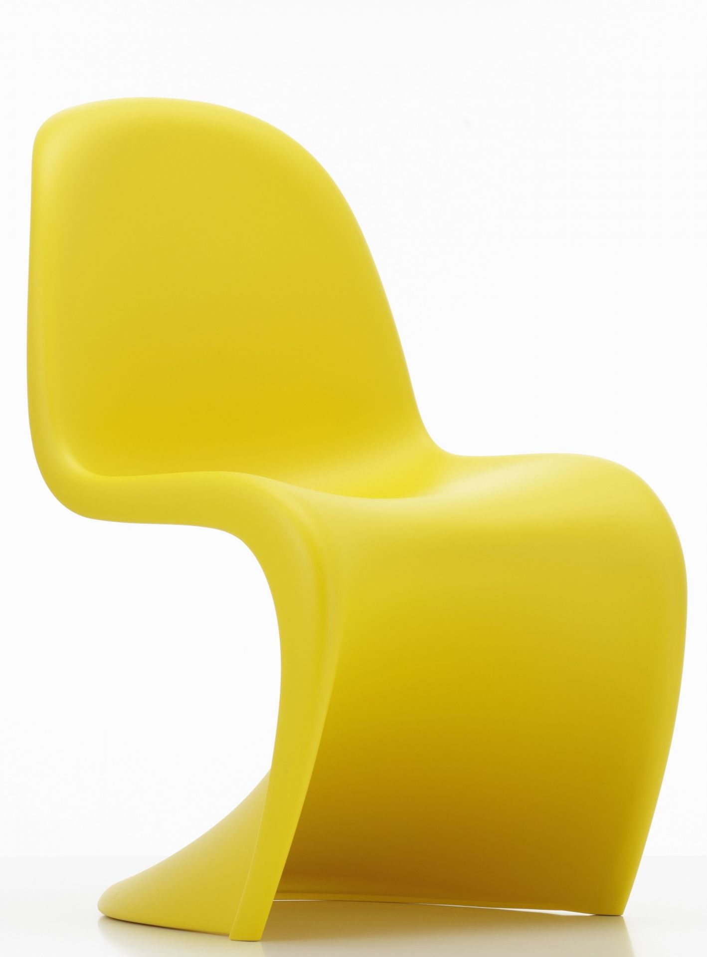Panton Junior Stuhl in Goldgelb: Moderner Kinderstuhl aus Kunststoff für das Kinderzimmer.