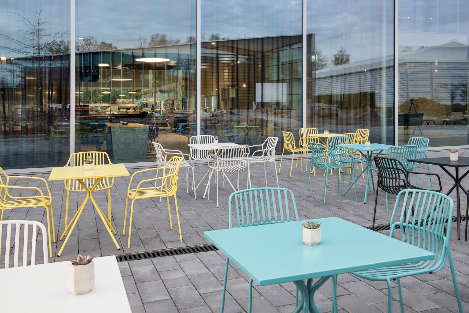 Crona Steel Table de Bistro Carré Outdoor Brunner