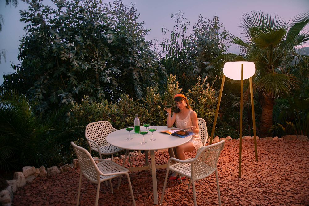 Yunos Solar LED Lampadaire d'extérieur Fermob