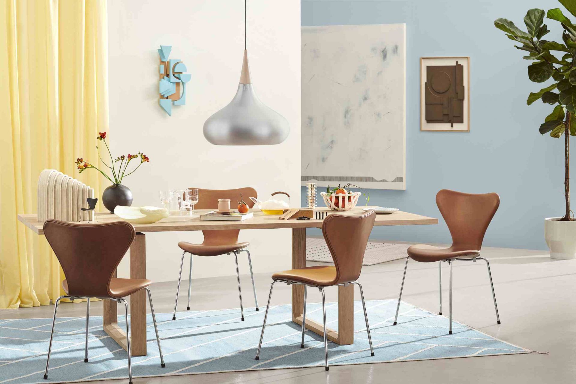 Essay Table Fritz Hansen QUICK SHIP