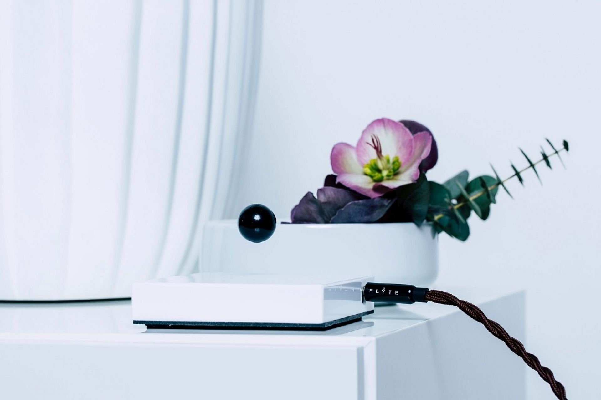 Flyte Buda Ball Accessoire Base blanc / Boule noire Klein & More OFFRE SPECIALE