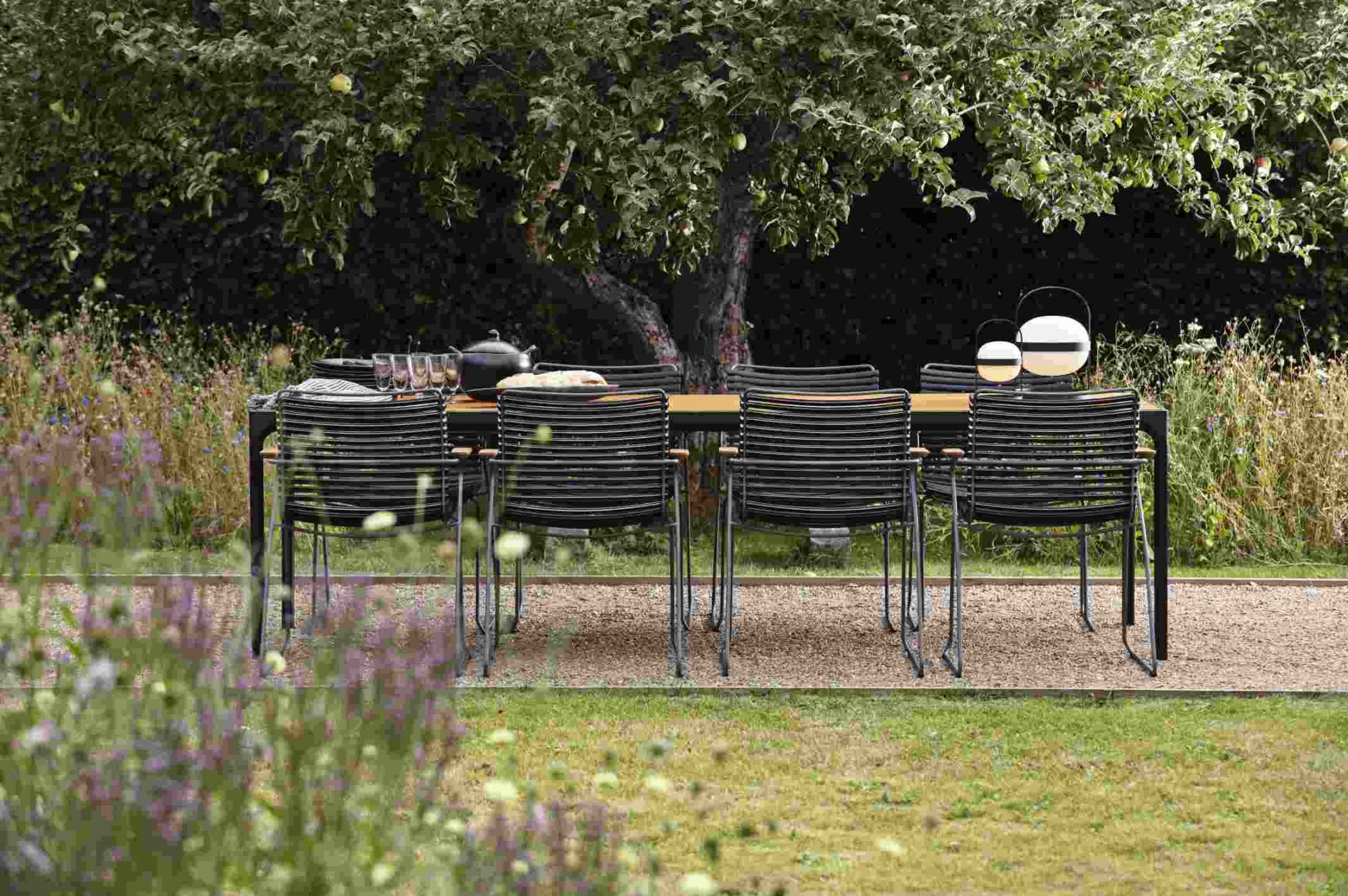 Four Dining table Outdoor Table à manger Houe