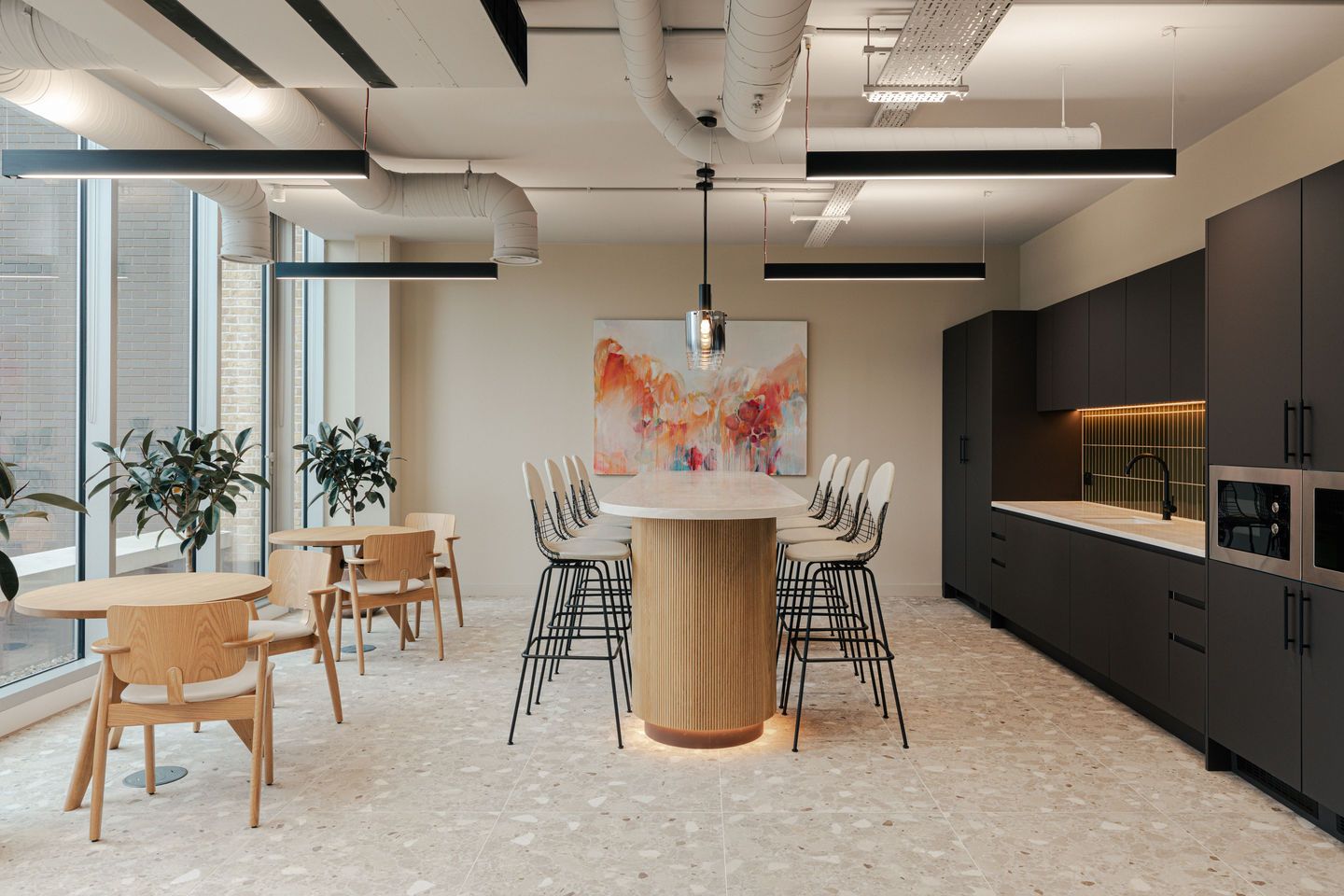 Eames Wire Bar Stool Tabouret de bar haut avec assise et dossier rembourrés Vitra
