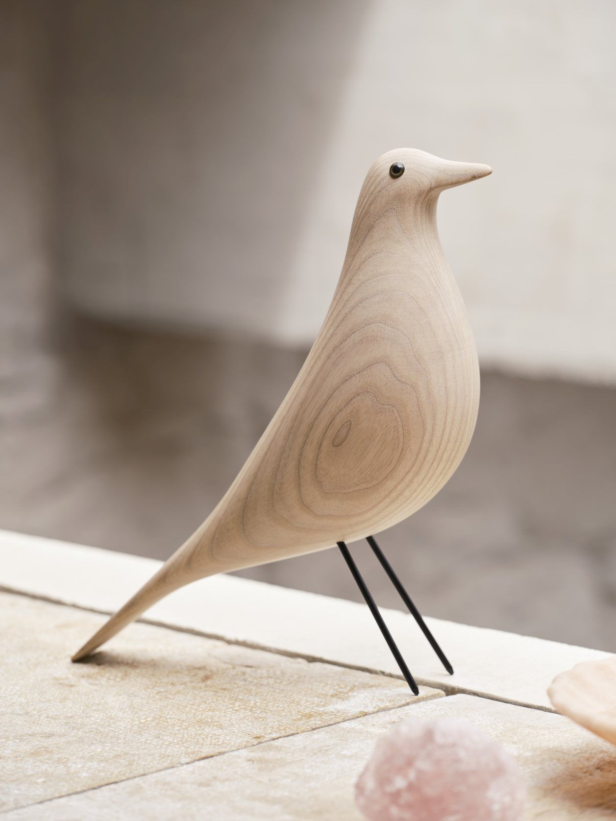 Eames House Bird sculpture frêne blanc huilé Vitra Nouvelle version